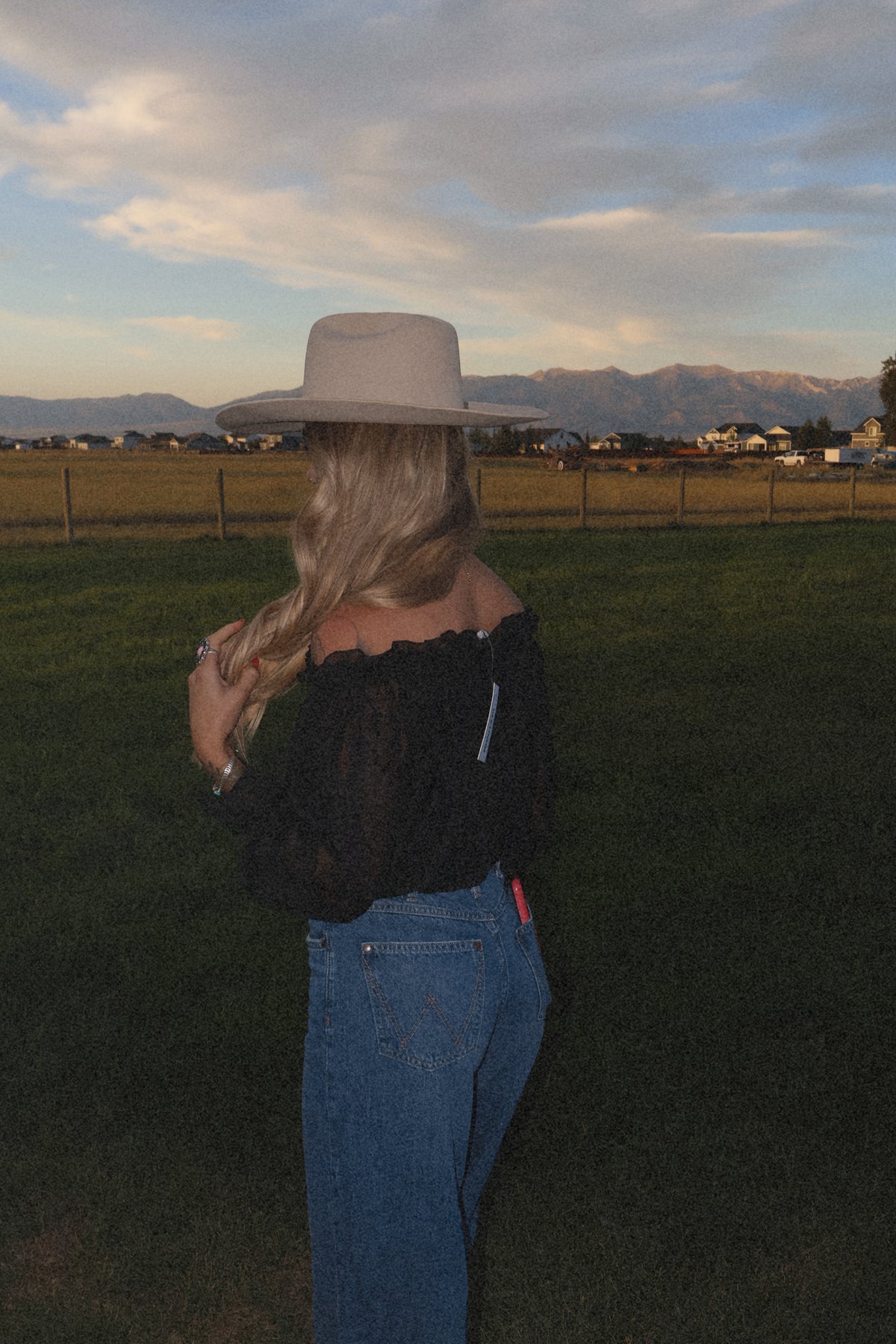 RUFFLE OFF THE SHOULDER PEASANT BLOUSE