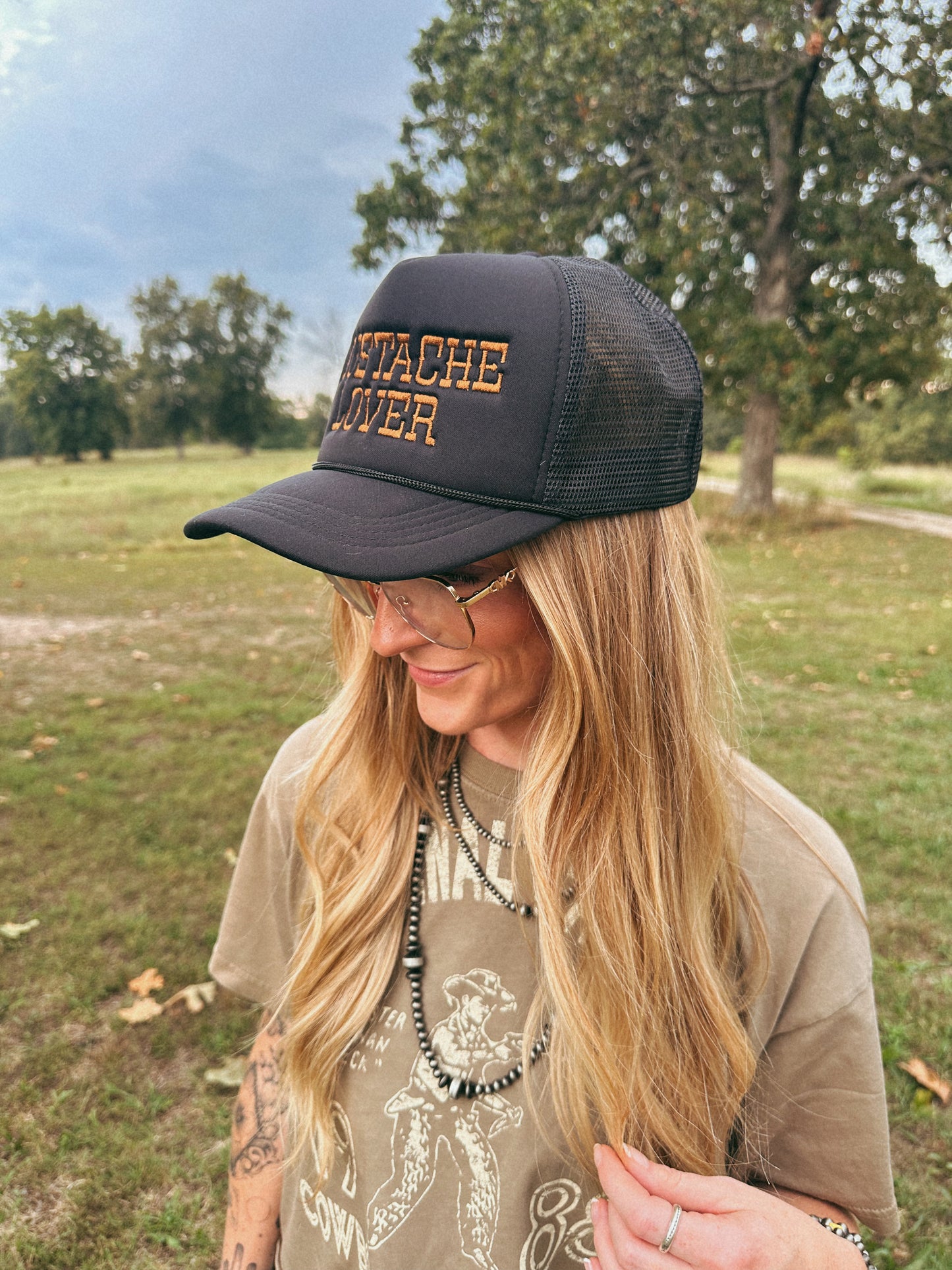 MUSTACHE LOVER TRUCKER HAT