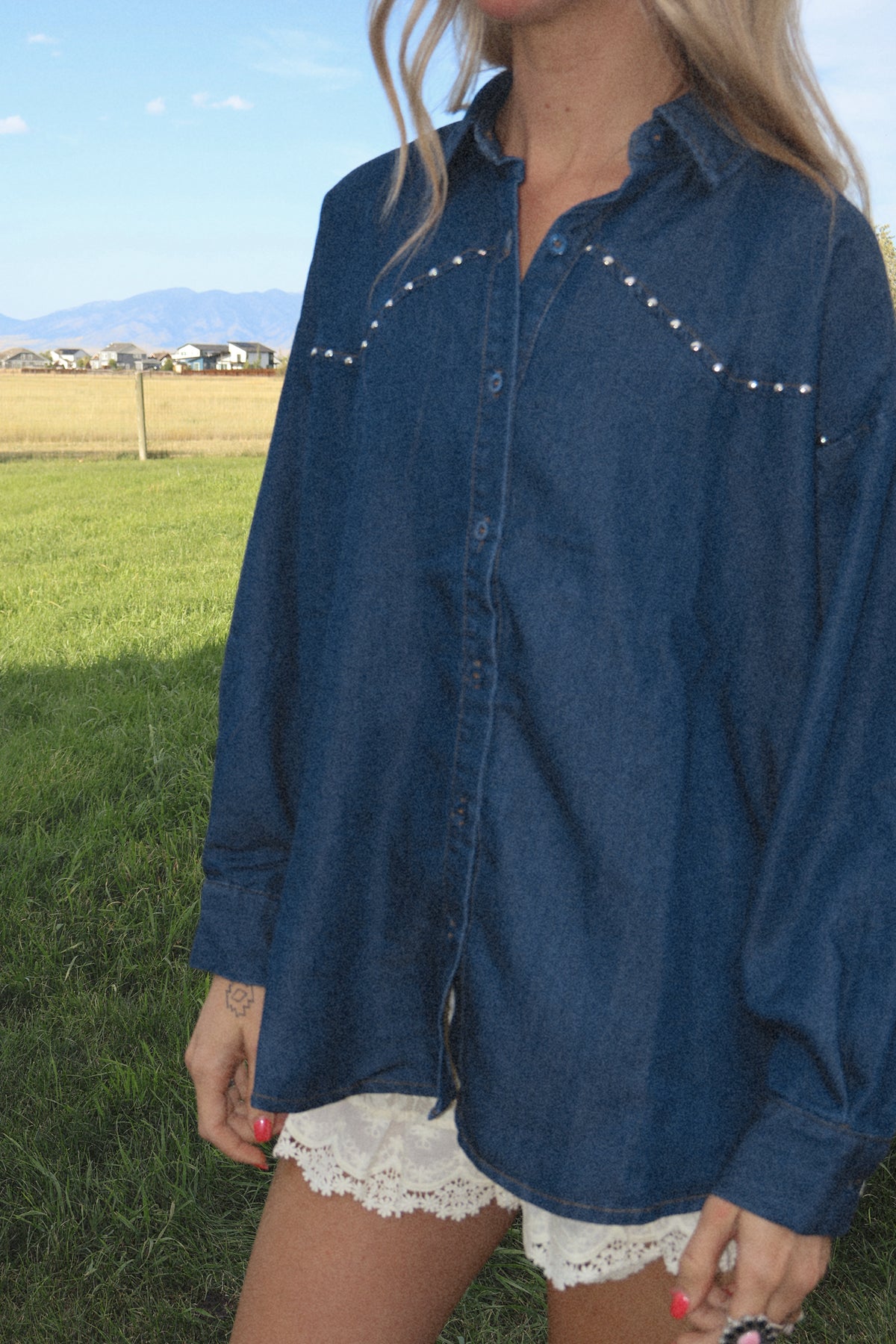 STUDDED DENIM BUTTOM DOWN