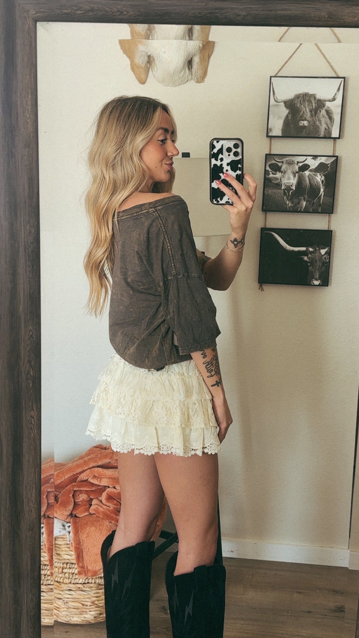 LACE TIERED RUFFLE SHORTS