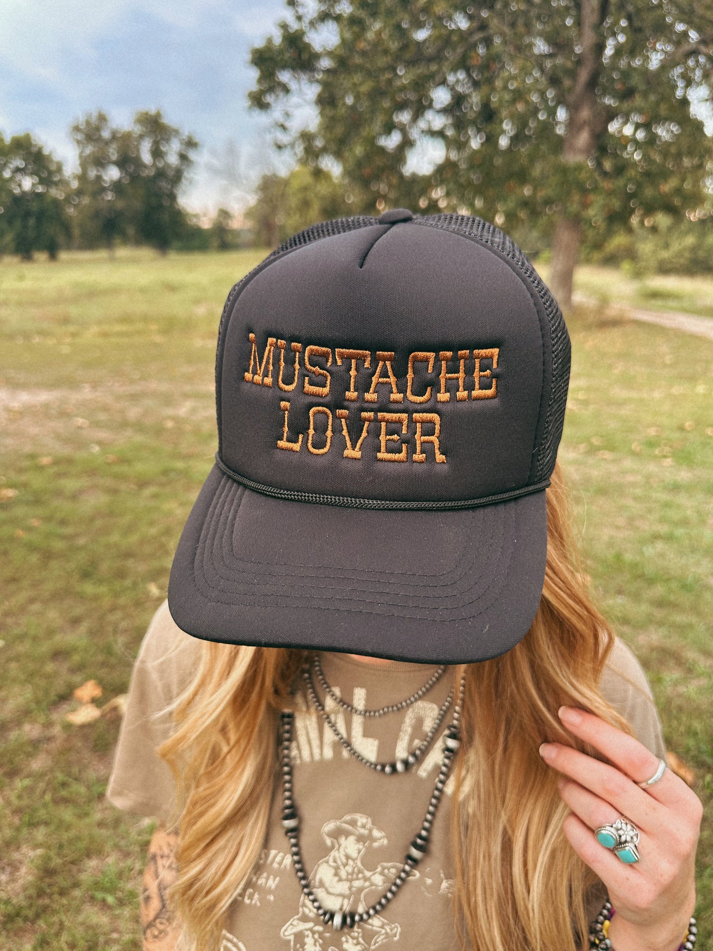 MUSTACHE LOVER TRUCKER HAT